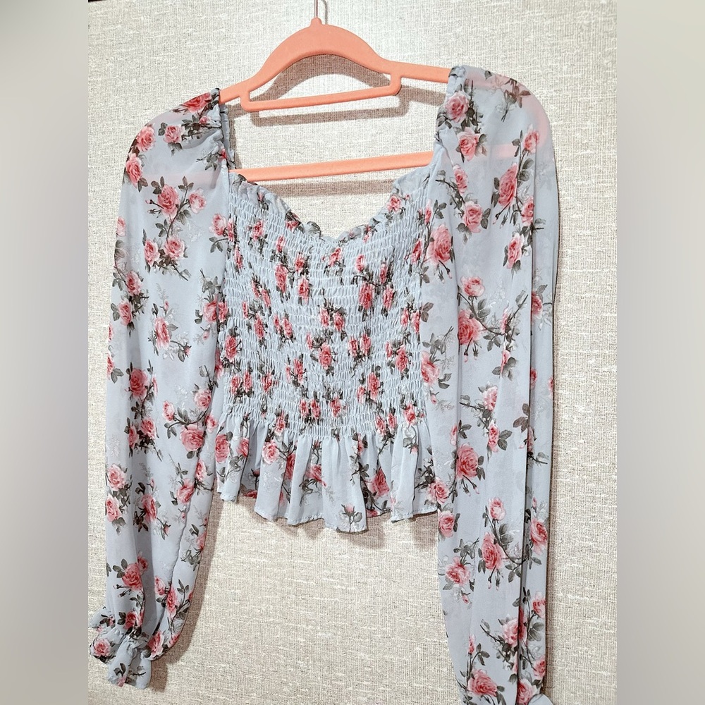 * Brand : Floral Square Neck Long Sleeve
* Size : 0- Xs
* Color : Blue